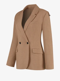 Aansluitende blazer met detail op schouders