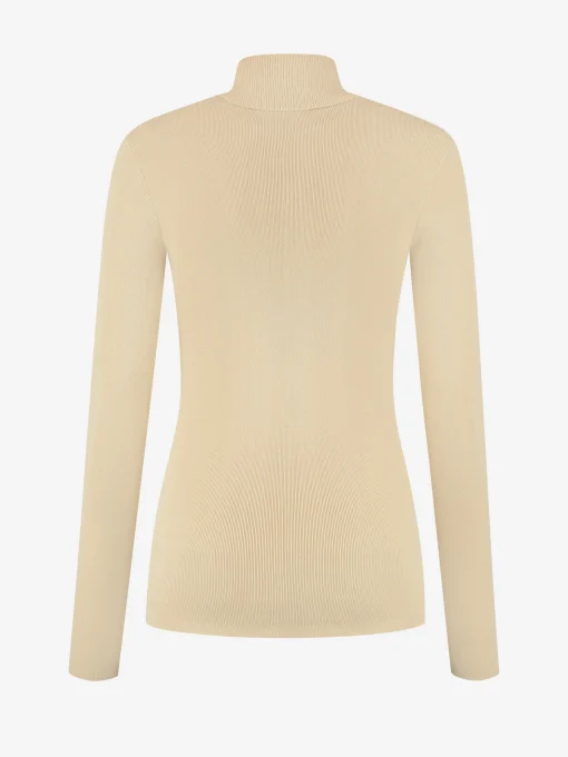 Aansluitende top met logo patch en col