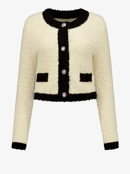 Fluffy vest met sierknopen