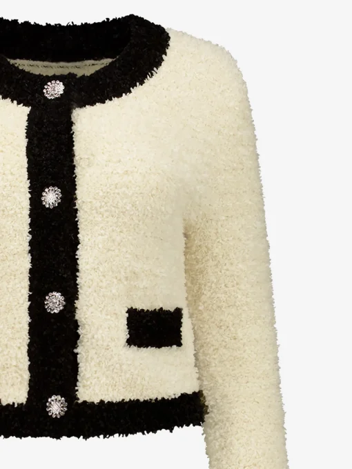 Fluffy vest met sierknopen