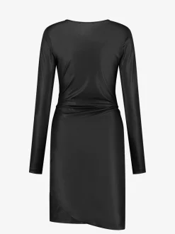 Aansluitende jurk met strikkoord