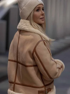 Alleen in de winkel - Lammy coat met contrast biezen