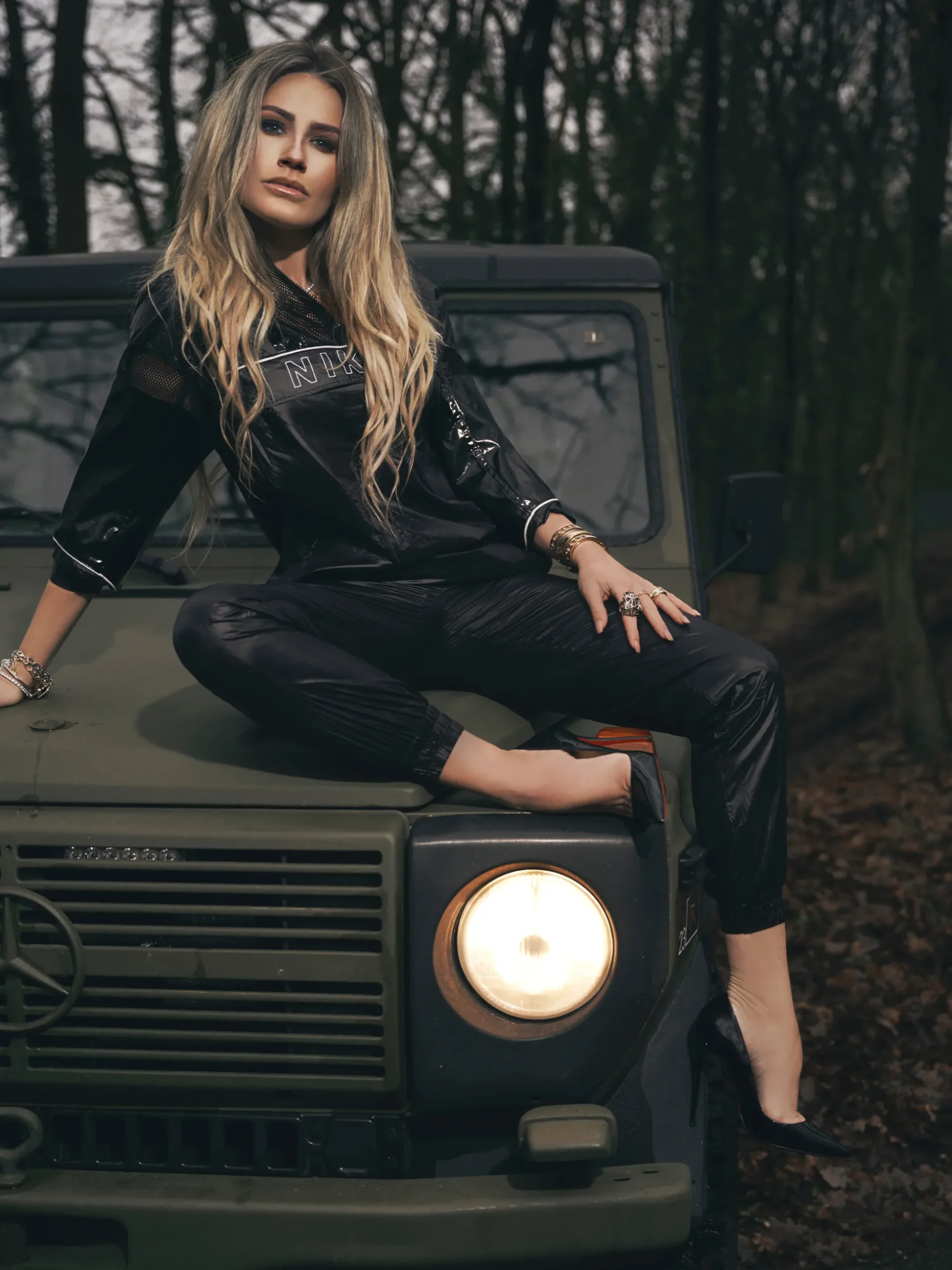 BROEK MET ZAKKEN EN NIKKIE-LOGO