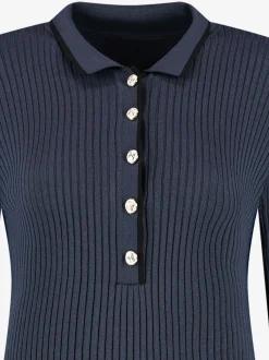 Geribbelde top met kraag en knoopdetails