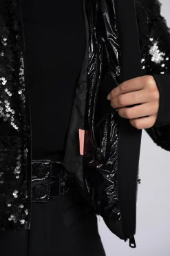 Korte jas met pailletten en hoge kraag