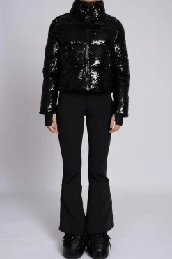Korte jas met pailletten en hoge kraag