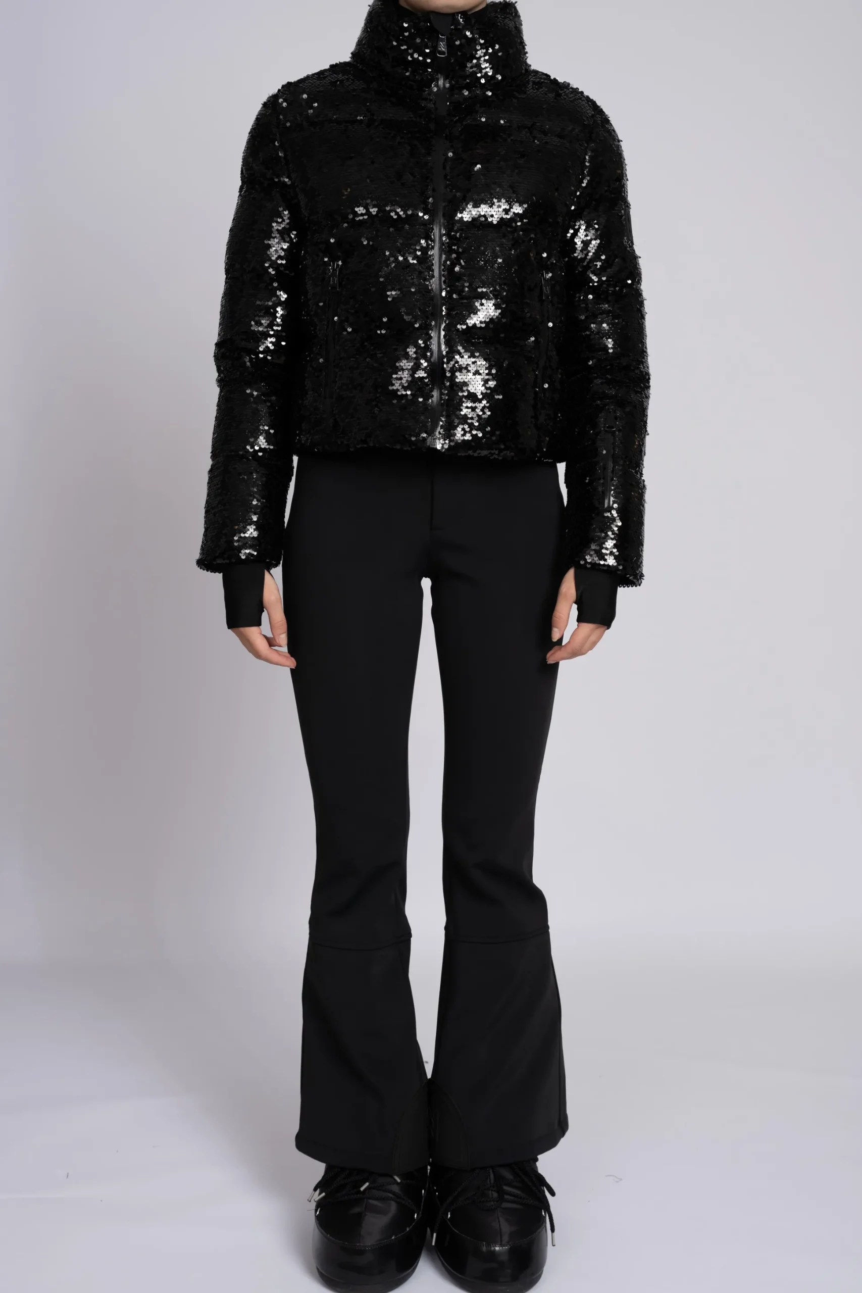 Korte jas met pailletten en hoge kraag