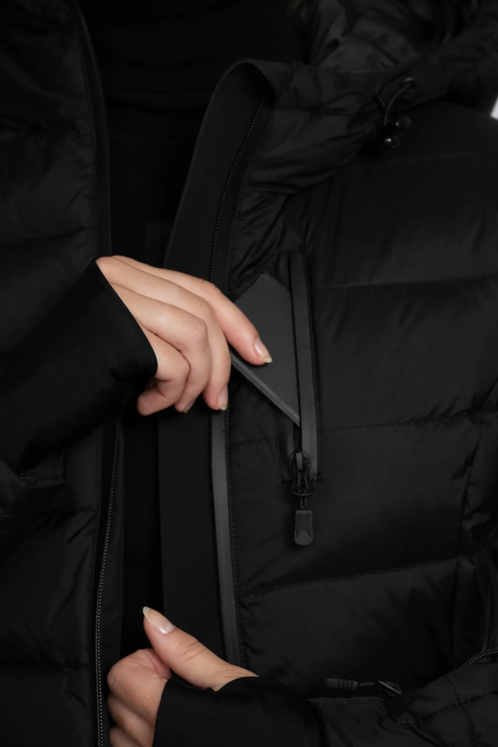 Ski jas met capuchon en elastische riem