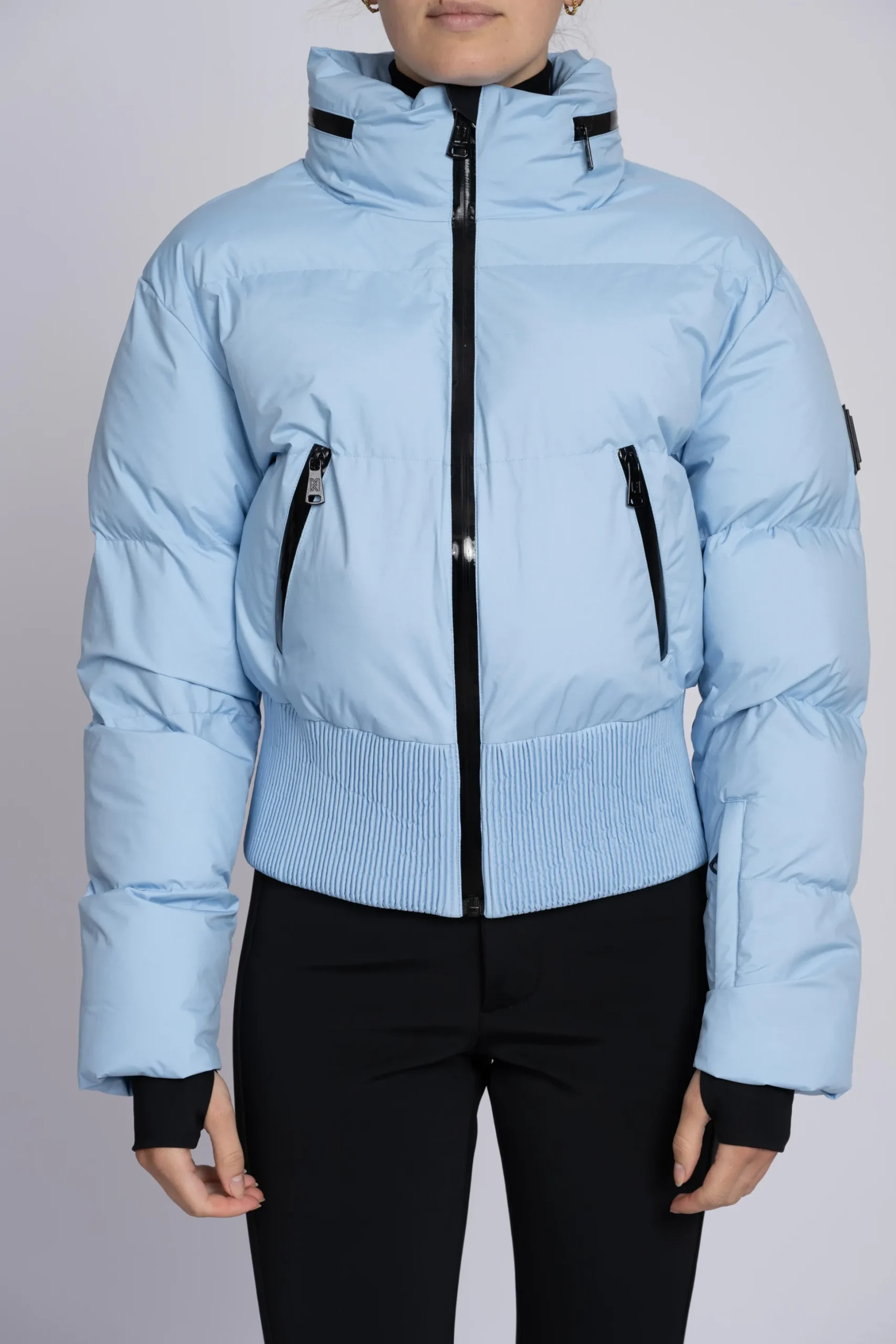 Ski jas met uitvouwbare capuchon en sneeuwvangers