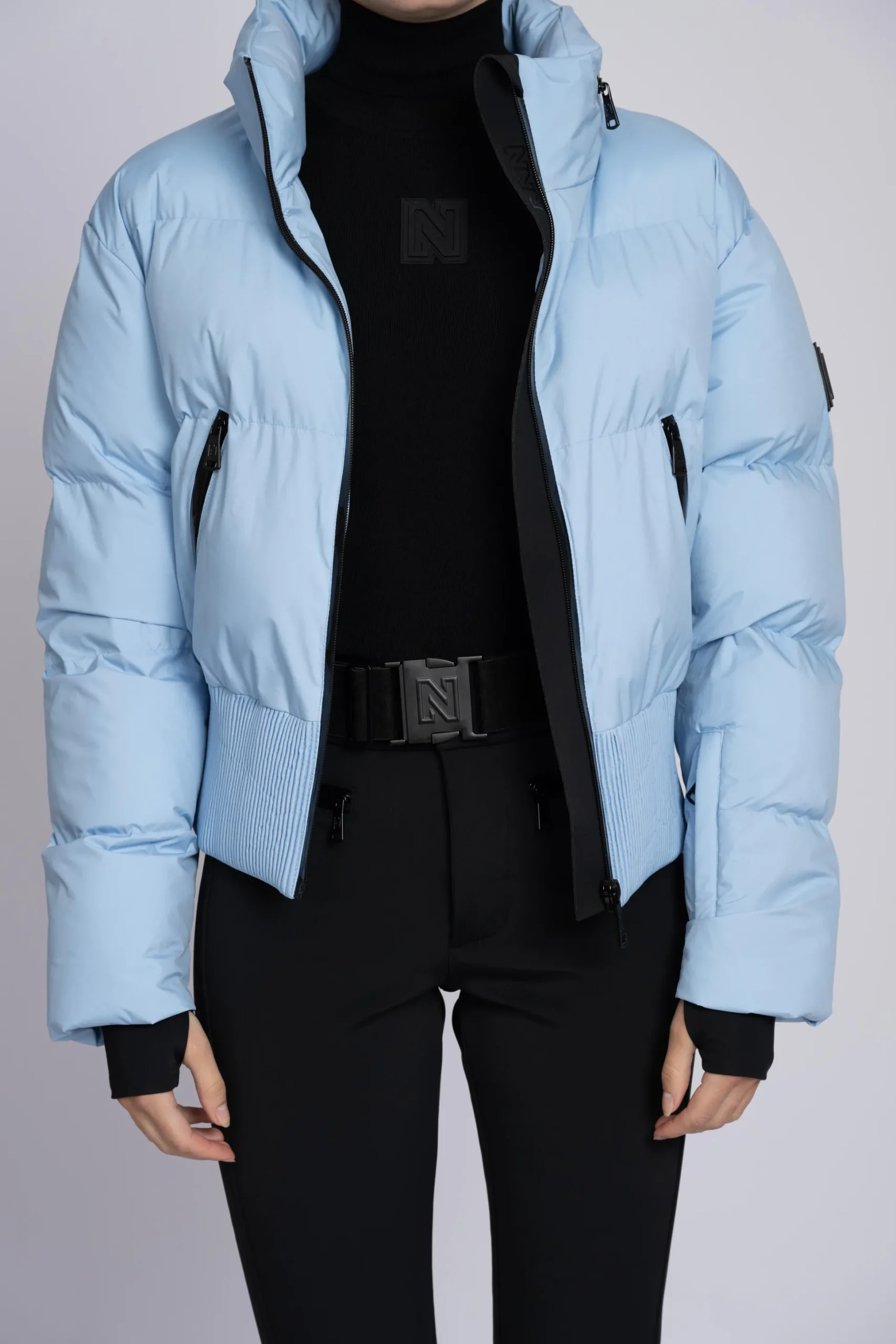 Ski jas met uitvouwbare capuchon en sneeuwvangers